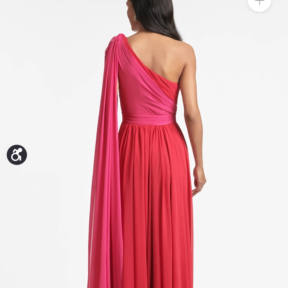 Purchased for my daughter’s wedding.  Did not fit it’s very beautiful